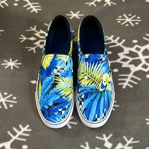 Nike tennis shoes 🤍